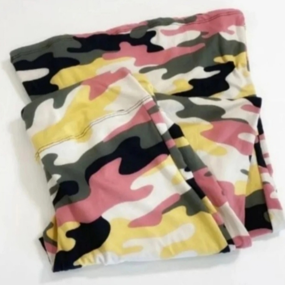 NWT, WOMENS SIZE MED SOFT COMFORTABLE CAMO FLARE LEGGINGS! - Picture 7 of 8